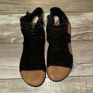 BOC Black suede Bootie/sandals.